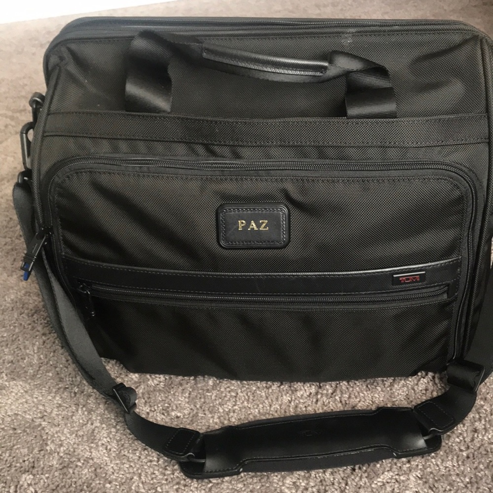 Excellent Condition Tumi Alpha 2 Duffle Bag.